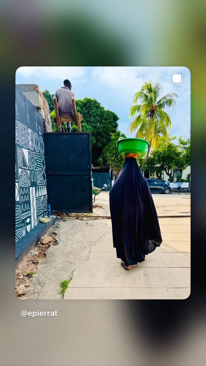 Me voici de retour à Nampula, surnommée la « capitale du Nord » du Mozambique. C’est ville de près d’un million d’habitants, où réside un archevêque mais dans laquelle tous les hôtels sont Halal. 
J’ai bien entendu quitté ce matin à grands regrets l’Île du Mozambique, dont les