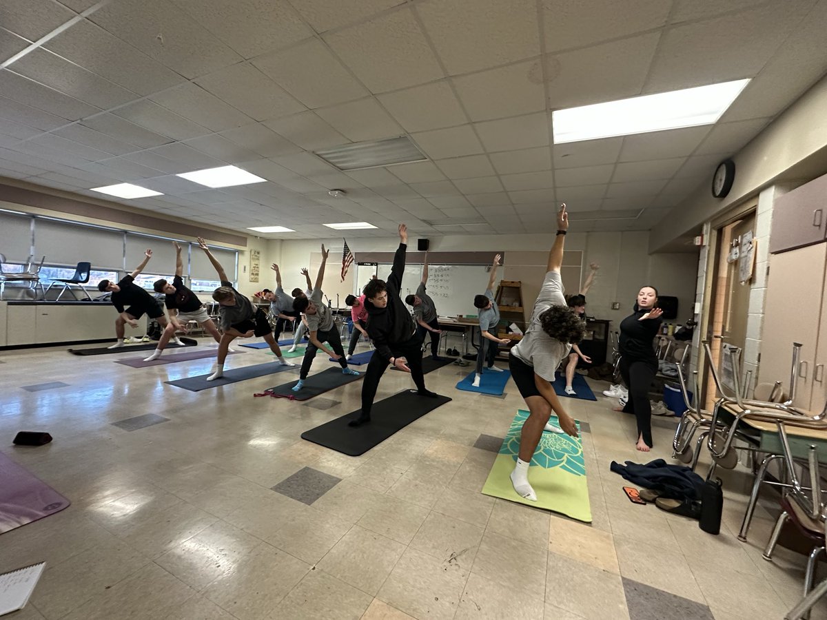 Special thanks to Vanessa Oakes for leading our team through the first yoga session of the year!  #believe 🧘🏿‍♂️🧘🏻‍♂️🏌🏻‍♂️⛳️
