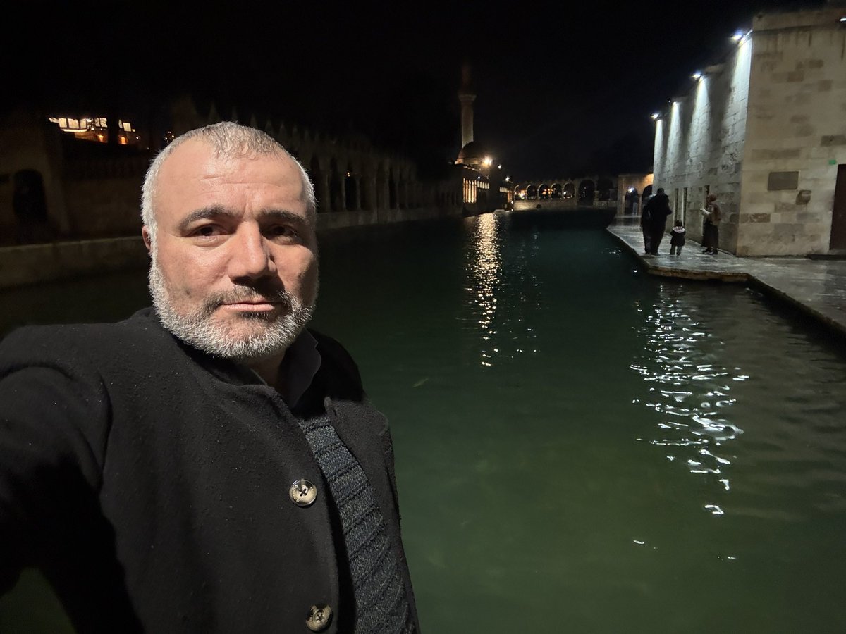 Yağmurlu bir Şanlıurfa akşamında Balıklıgöl’den herkese selamlar…