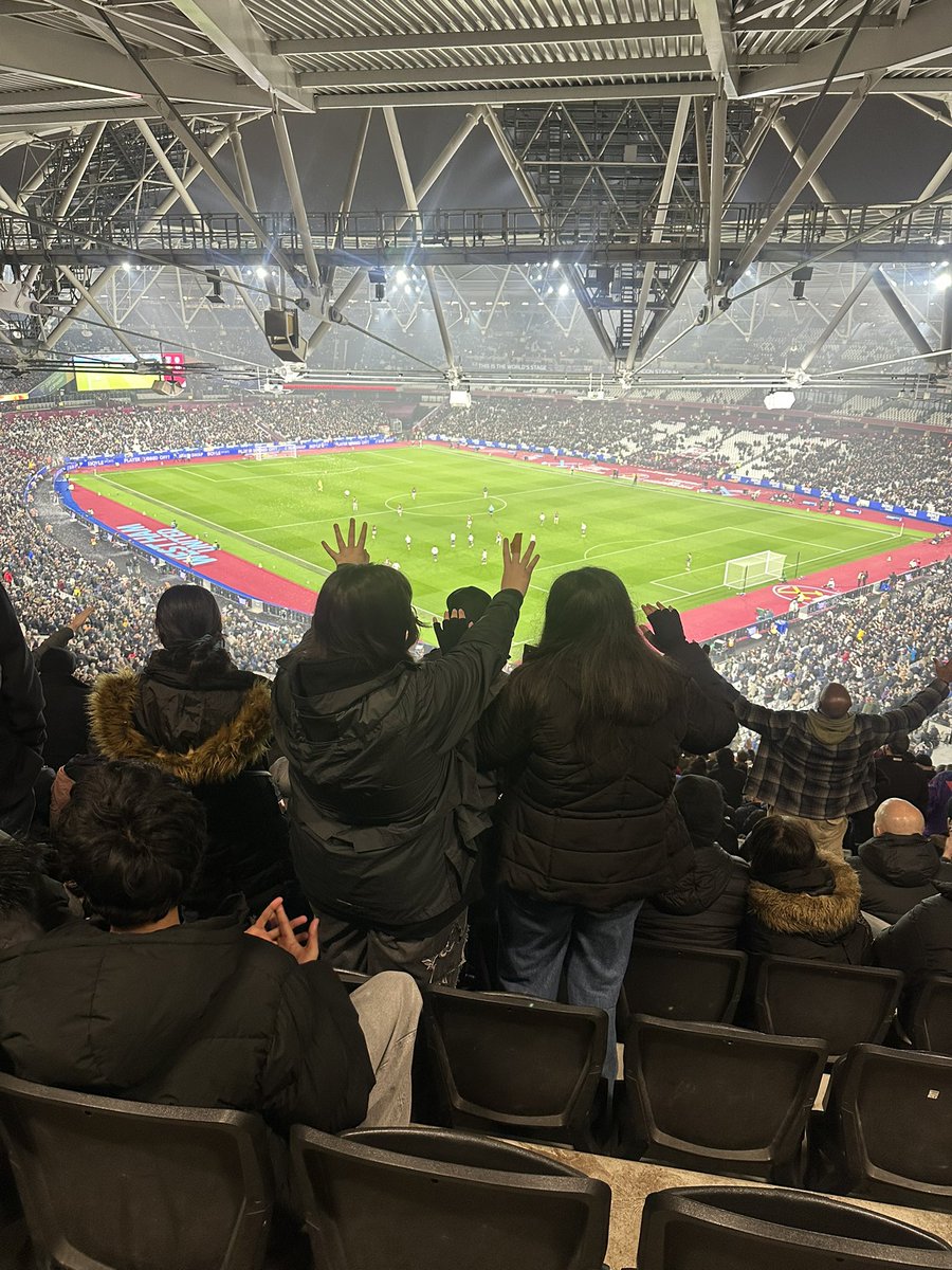 IcknieldPE's tweet photo. Great PE reward trip on Tuesday watching West Ham v Manchester United at the London Stadium 🏟️ ⚽️ #providingopportunities https://t.co/q2Nz5MXXG2