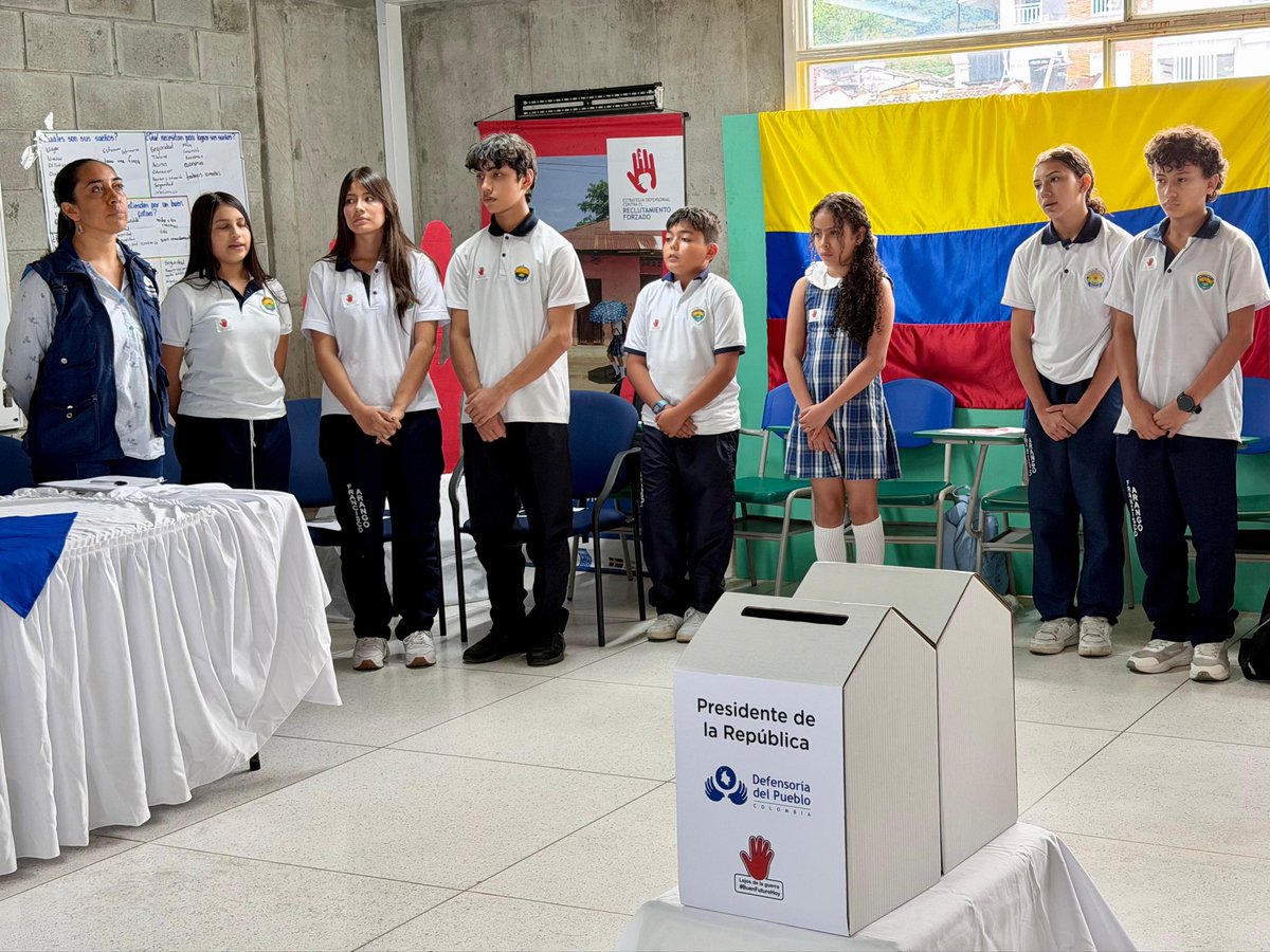GobMeta's tweet photo. ¡El Meta protege la niñez! 

Escuchamos a estudiantes de la I.E. Francisco Arango quienes por medio de cartas nos dieron a conocer sus necesidades e ideas para fortalecer nuestro compromiso con la prevención del reclutamiento; evento liderado por @DefensoriaCol https://t.co/kSplMue6GL