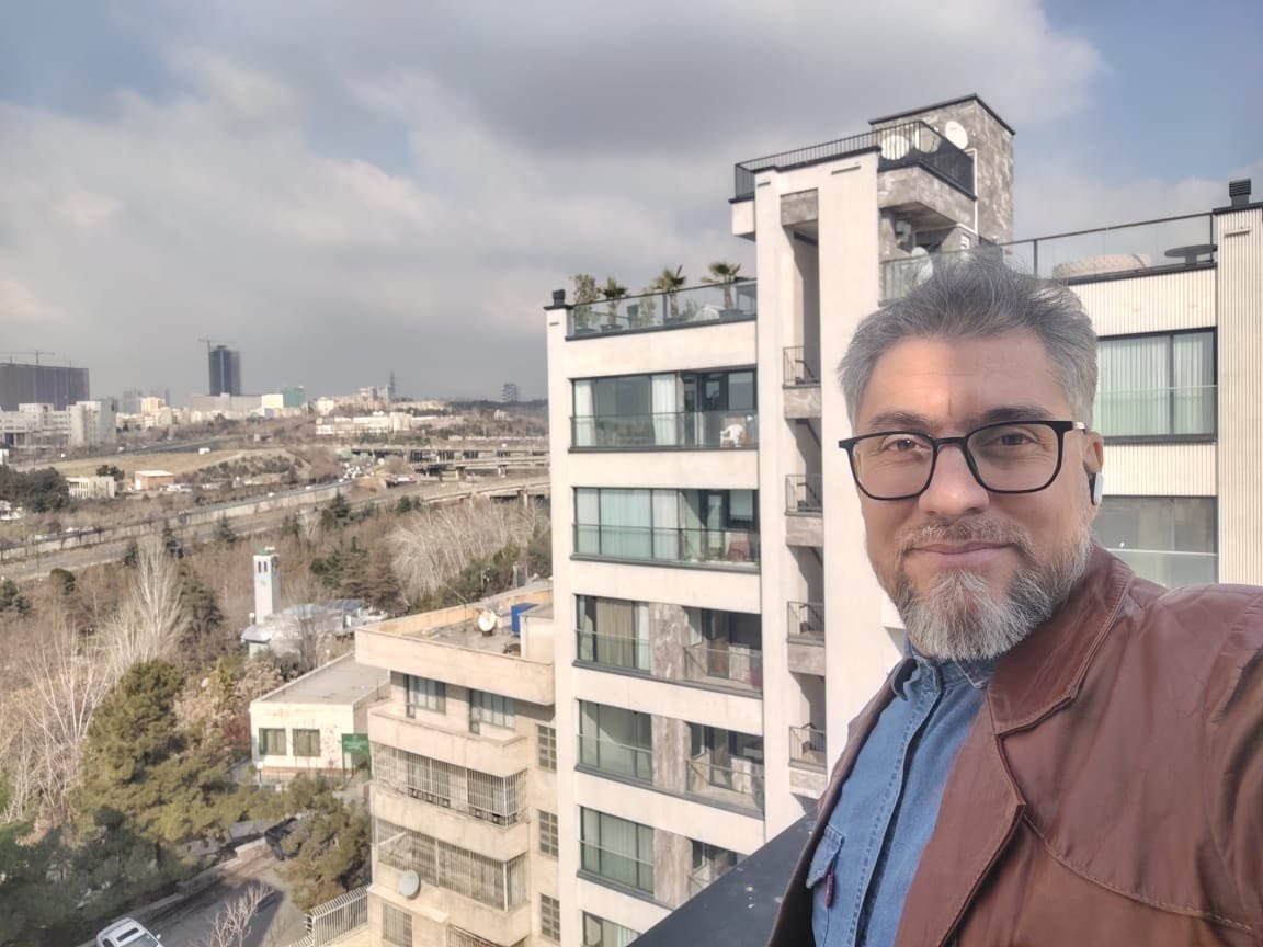 scharllinn's tweet image. بسیجی قاتل و فعال در کشتار مردم در خیابان گیشا و ستارخان 
 مسعود مجیدی 
ساکن خیابان ۲۰ گیشا  پلاک ۲ طبقه اول
یه جک شاسی خاکستری و با خودرو ٢٠۶ سفید رنگ داره که خیلی از مردم بازداشت می‌کردن با همین ماشین 
خودش مشاور املاک داره تو گیشا و برادرانش تو بازار طلا کار می‌کنند
شماره تلفن…