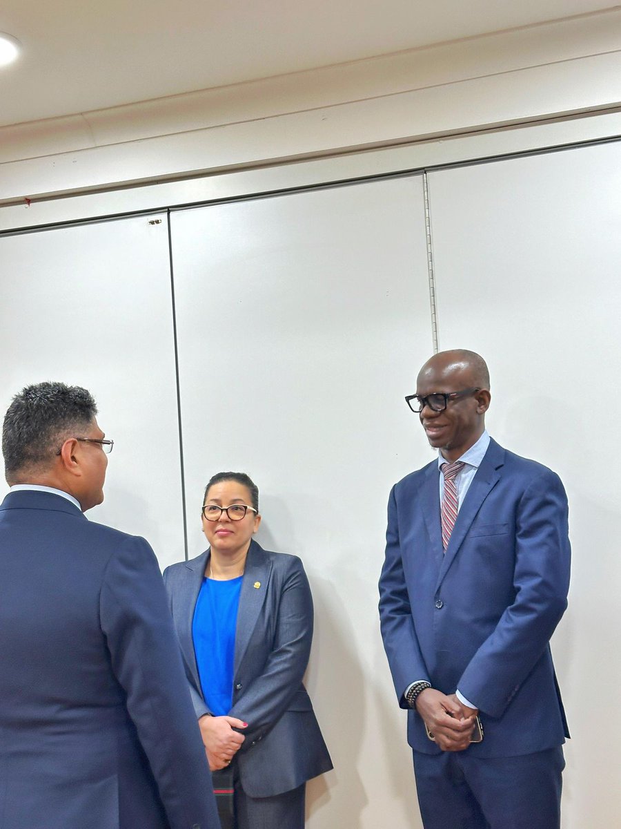 AngolaembassyUK's tweet photo. VISITA DE CORTESIA DO EMBAIXADOR BRITÂNICO EM LUANDA À MISSÃO DIPLOMÁTICA DE ANGOLA EM LONDRES

https://t.co/shAZEvzq3E https://t.co/HEcb9NdOEb
