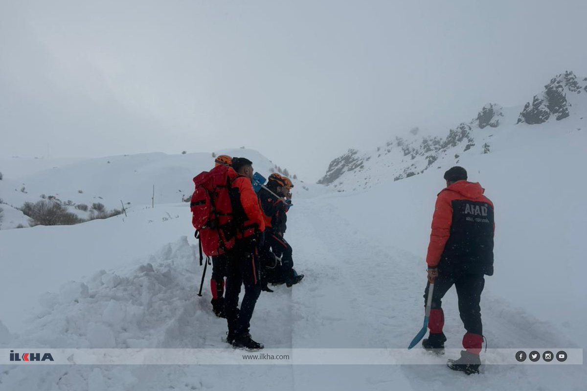 Ağrı'nın Eleşkirt ilçesinde yaşanan çığda mahsur kalan 4 personeli kurtardı

ilkha.com/guncel/agrinin…