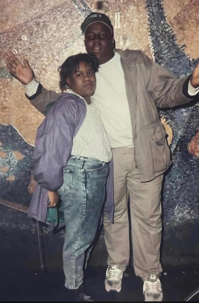 RoyIsThaTruth's tweet image. Rare photo of The Notorious B.I.G. and his high school sweetheart and mother of his first born, Jan Jackson.
