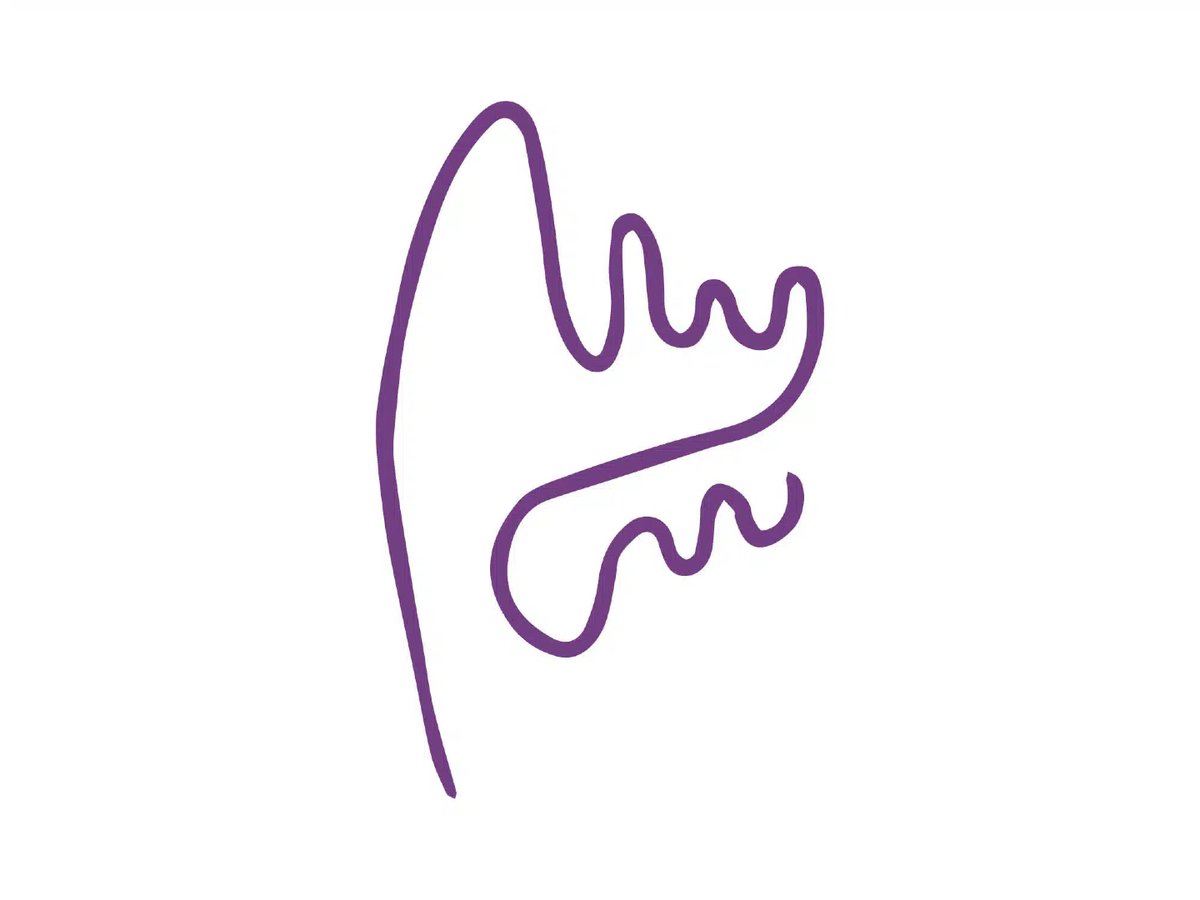 Februarmorgen • Erika Beltle

Frostumglitzert stehen,
starr wie Lanzen,
alte Gräser,
weiß und unbelebt.
Doch die Sonne steigt – 
ein Lichtstrahl schwebt
in die Stube,
und die Stäubchen tanzen.

Höher in die blaue Kuppel hebt
sich der Sonnenball – 
das Land erschimmert,
Luft im