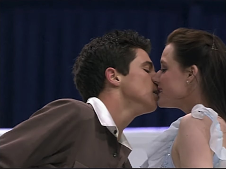 Every time the slowed down kiss happens I lose my mind. CINEMA!!!