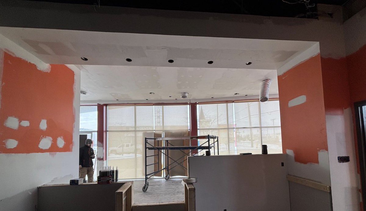 The conversion from Popeyes to <a href="/RosiesBurgers_/">Rosies Burgers</a> in Whitby is underway…. 👏💚 🍔 $HBFG $HBFGF $HBFG.C 

$QSR $QSR.TO $MTY $MTY.TO $SBUX $YUM $EAT $DOL.TO $MEQ.TO $BROS $WING $AW.TO $SHAK $FFH.TO #investing #franchise <a href="/happybellyfg/">Happy Belly Food Group (CSE: HBFG)</a> #QSR