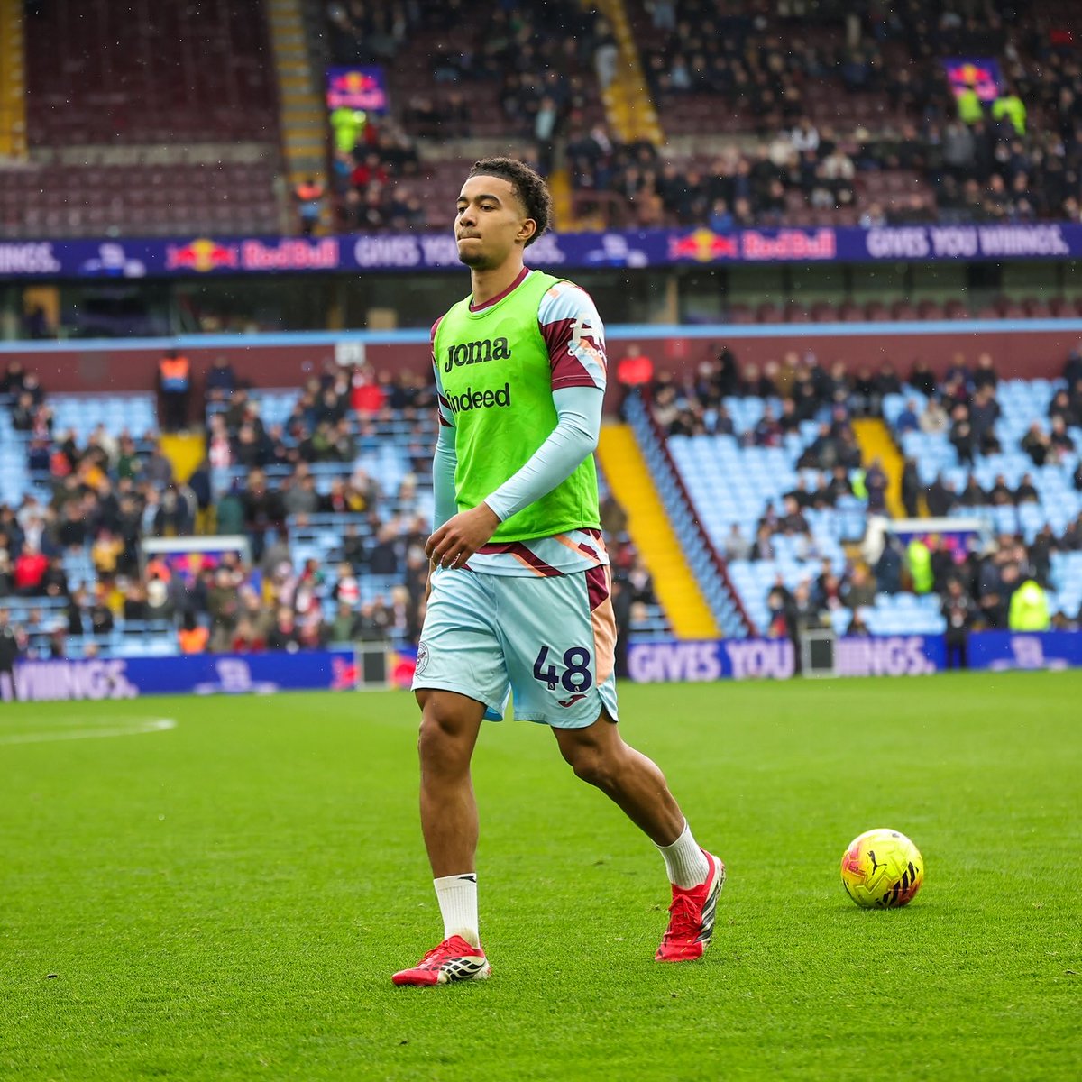 Local Luka Bentt makes his 2nd straight <a href="/premierleague/">Premier League</a> match day squad for <a href="/BrentfordFC/">Brentford FC</a> today as they take on Arsenal at 3 PM EST 👏⭐️ #RepDMV 🐝