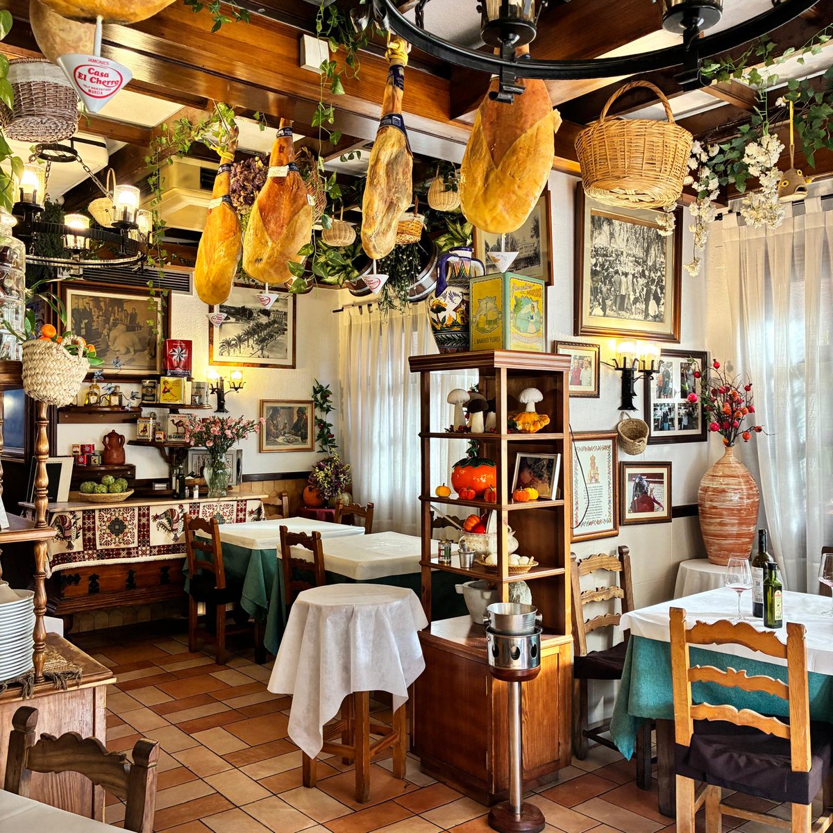 🍋 Casa El Cherro
🍅 #Murcia

Cuando entras al salón y ya sabes que vas a triunfar.