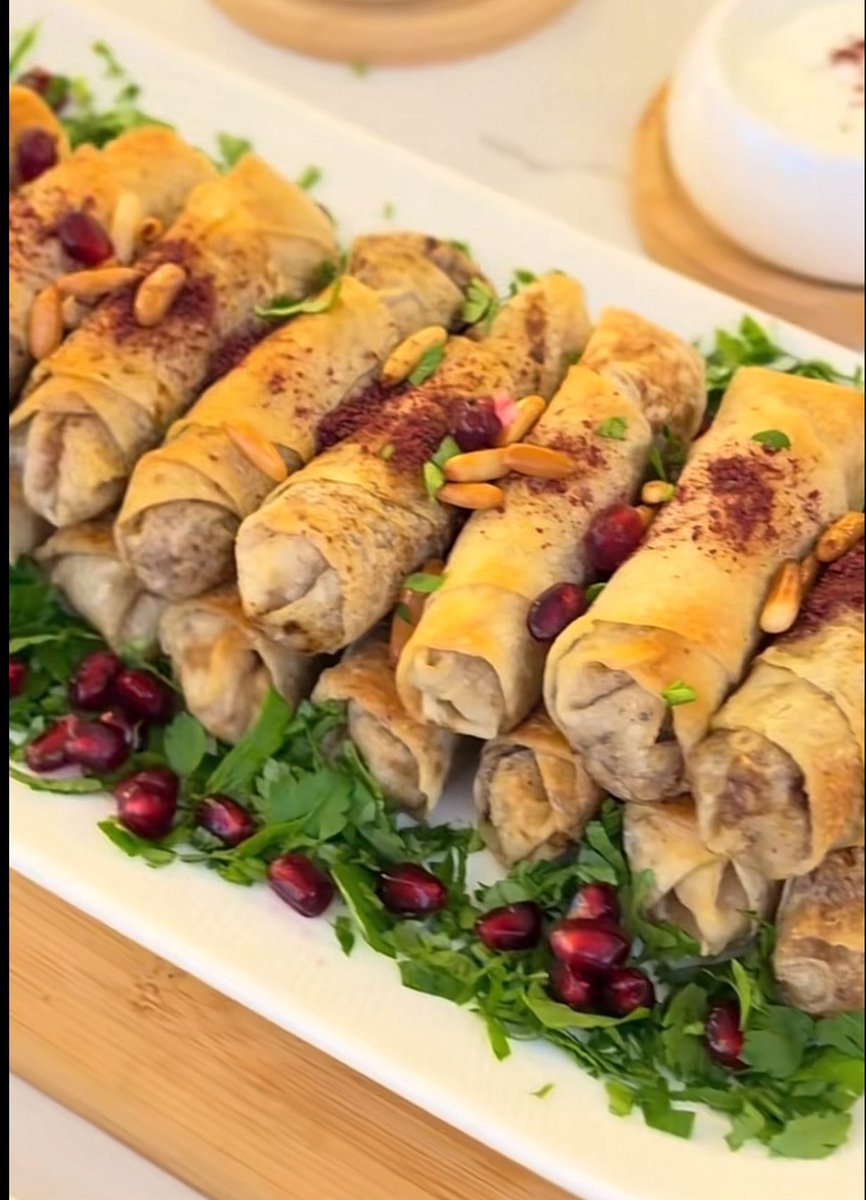 وعندنا الشغل الشامي والمقبلات والمشويات والمحاشي 
كله مظبوط جدا 
اتمني اي حد يشوف التويت يدخل يعمل ريتويت ويساعدنا نكبر شغلنا اكتر ده مصدر رزق ليا وبصرف بيه جمب الكليه🩷
وكمان بنعمل اطعام يومي واسبوع وافطار في رمضان 
محدش يكسل❤️❤️