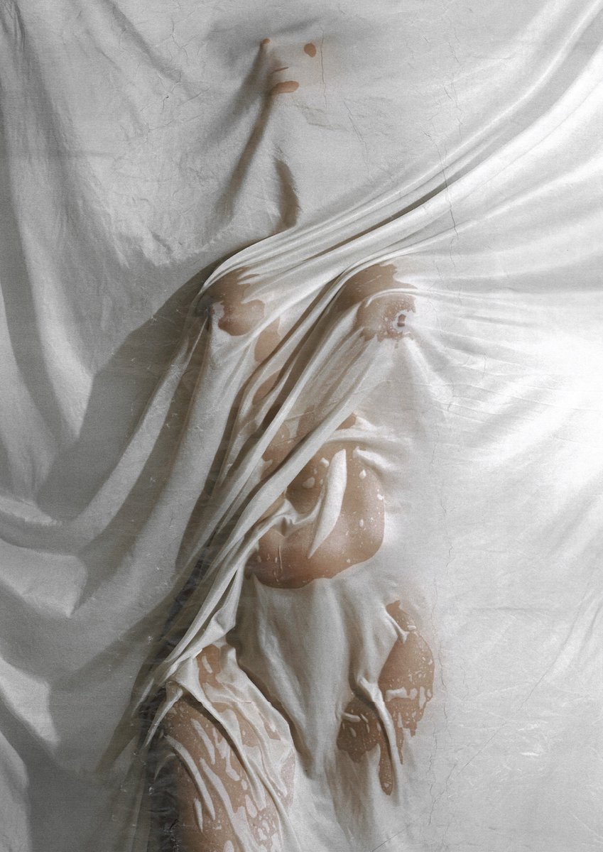 JULIA VALE tweet media