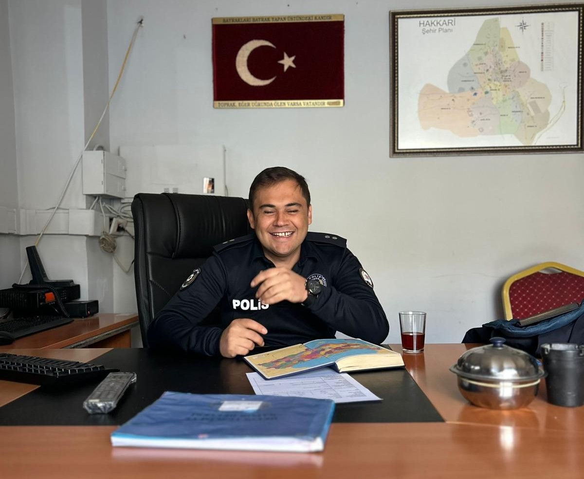 Dağdaki terör bitti,
Mobbing terörü başladı,

Hakkari'de bir başkomiserin kendisine yapılan mobbing neticesinde intihar ettiği bilgisi alınmıştır.

<a href="/miamustafacftci/">Mustafa ÇİFTÇİ</a>
<a href="/hasandogan/">Hasan Doğan</a>

#PolisBakandanUmutlu