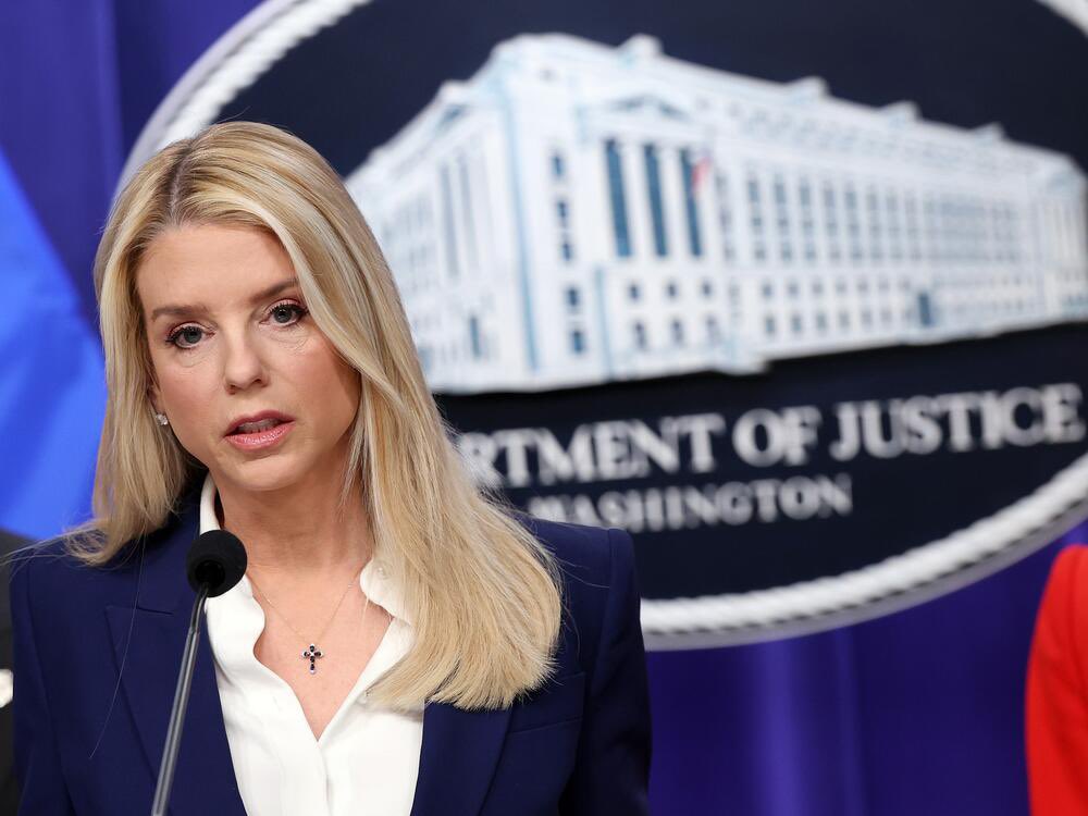 Pam Bondi has seen every name in the Epstein files and has done nothing about it. 

She has failed America and should be removed from her position IMMEDIATELY!

Agree or Disagree?