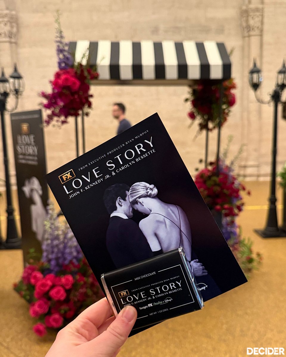 decider's tweet photo. FX teamed up with luxury chocolatier #JacquesTorres to celebrate the series premiere of #LoveStory: John F. Kennedy and Carolyn Bessette with a pop-up cart at Grand Central Terminal.
Get your free 🍫 while supplies last! https://t.co/ieJJV2HSq4