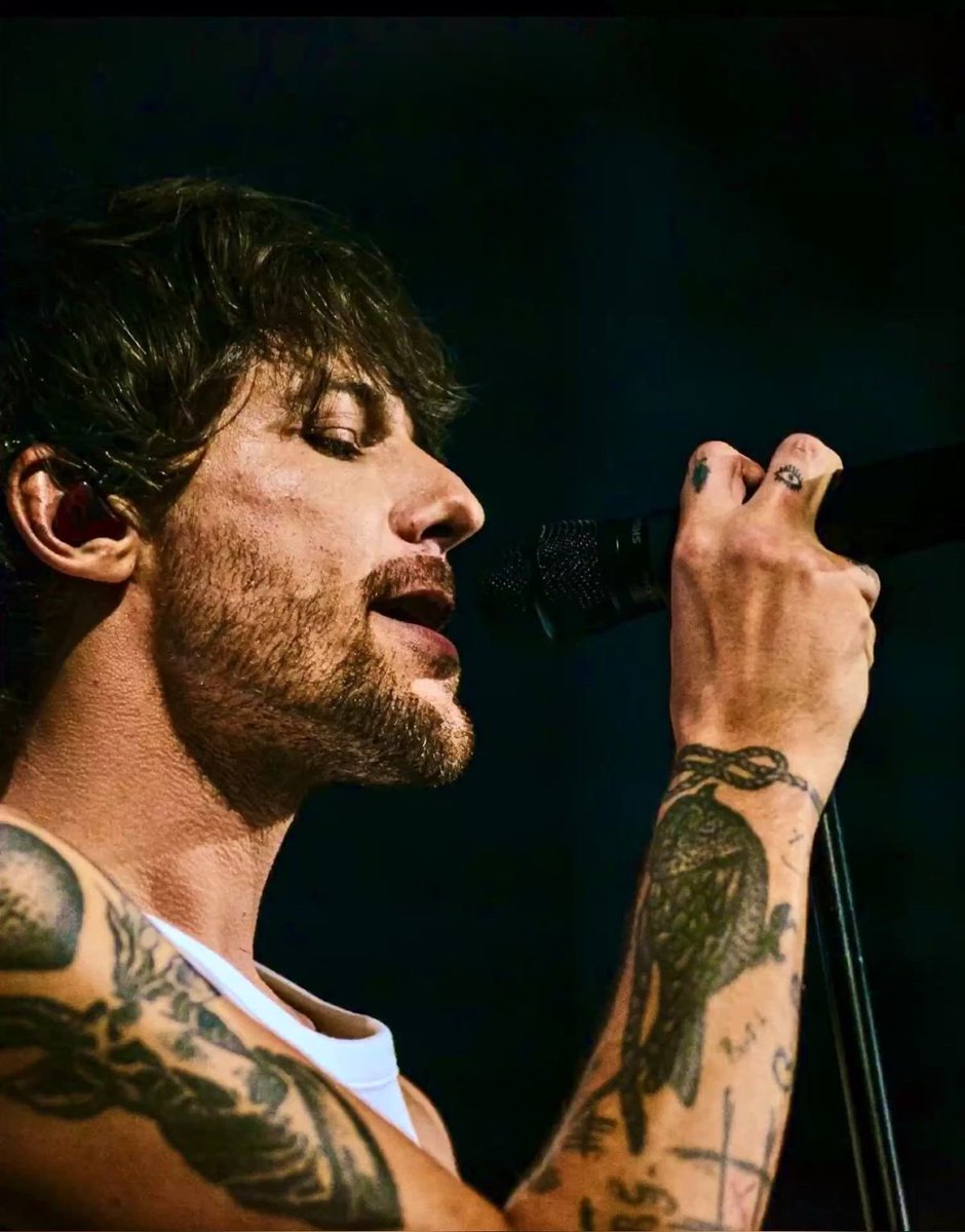 beard louis bot 🎞️ tweet media