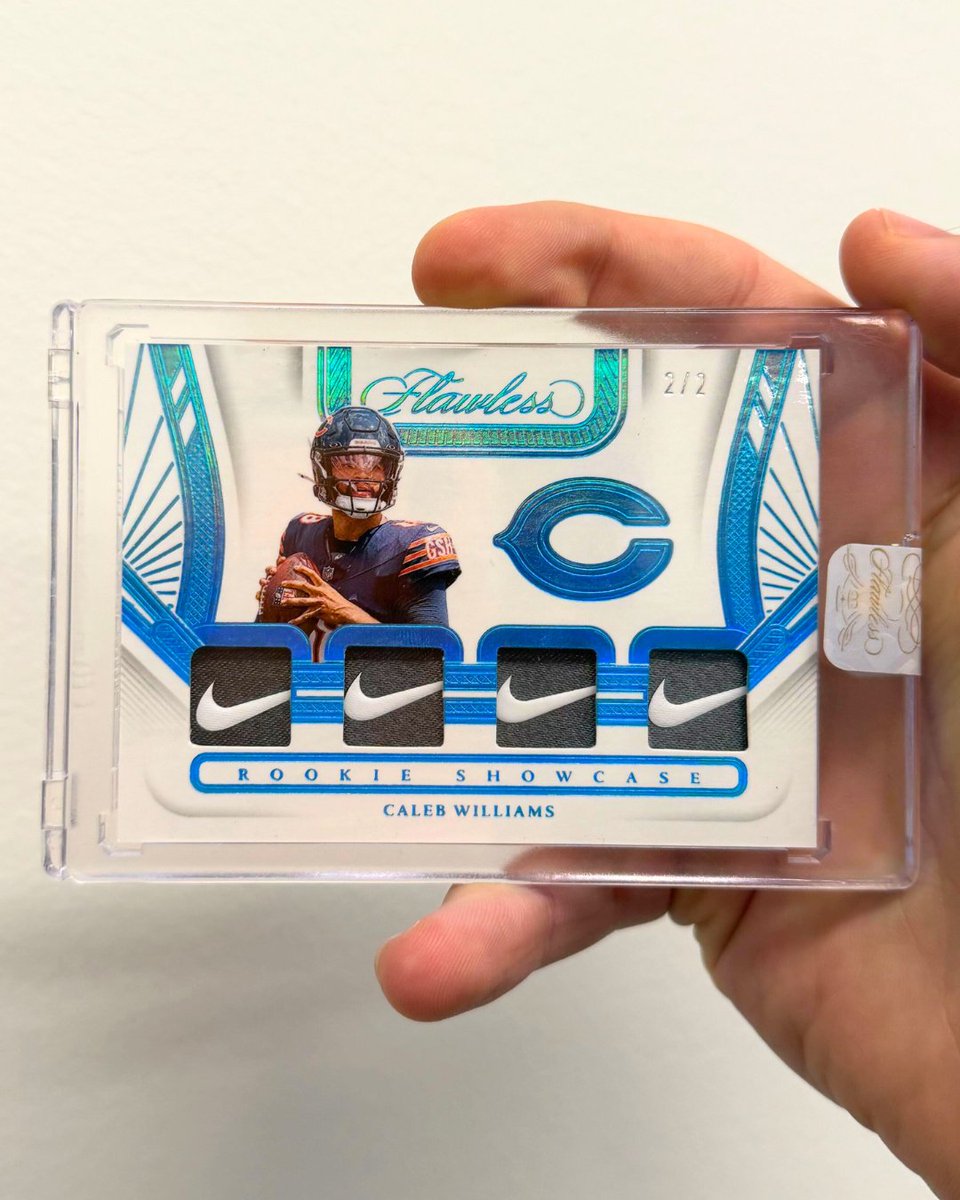 FanaticsCollect's tweet image. The patches inside this Caleb Williams card are next level 😮‍💨