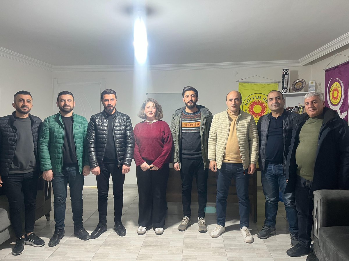 DargecitEgtmSen's tweet photo. Bugün sendikamızı ziyaret ederek eğitim sorunlarımızı dinleyen ve dayanışmasını gösteren Dargeçit Yardımlaşma ve Dayanışma Derneği (DARDER) yönetimine teşekkür ederiz. 

@DarderDernegi 
 #Dargeçit https://t.co/IPw9zctgj2