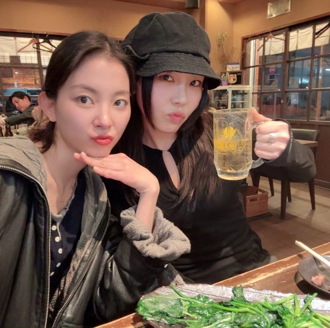 dailylaco's tweet photo. ashley and zuny are on a trip together in Japan 💜 https://t.co/4YULrMN8bJ