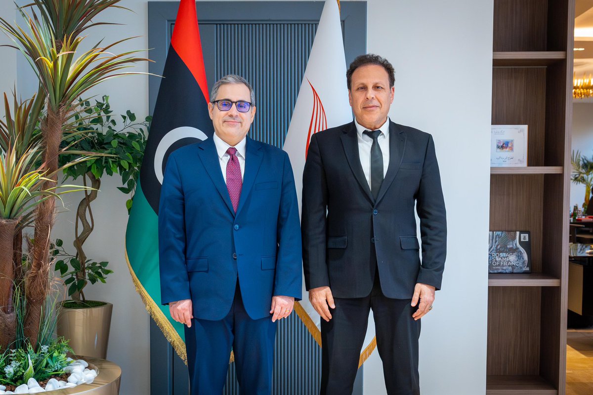 USEmbassyLibya's tweet image. Chargé d’Affaires Jeremy Berndt: "I was pleased to meet with @LPTIC Chairman Ali bin Gharbia yesterday in #Tripoli. I congratulated both LPTIC and its American partner KBR for signing an MoU last month to strengthen #Libya’s telecommunications infrastructure. We also discussed
