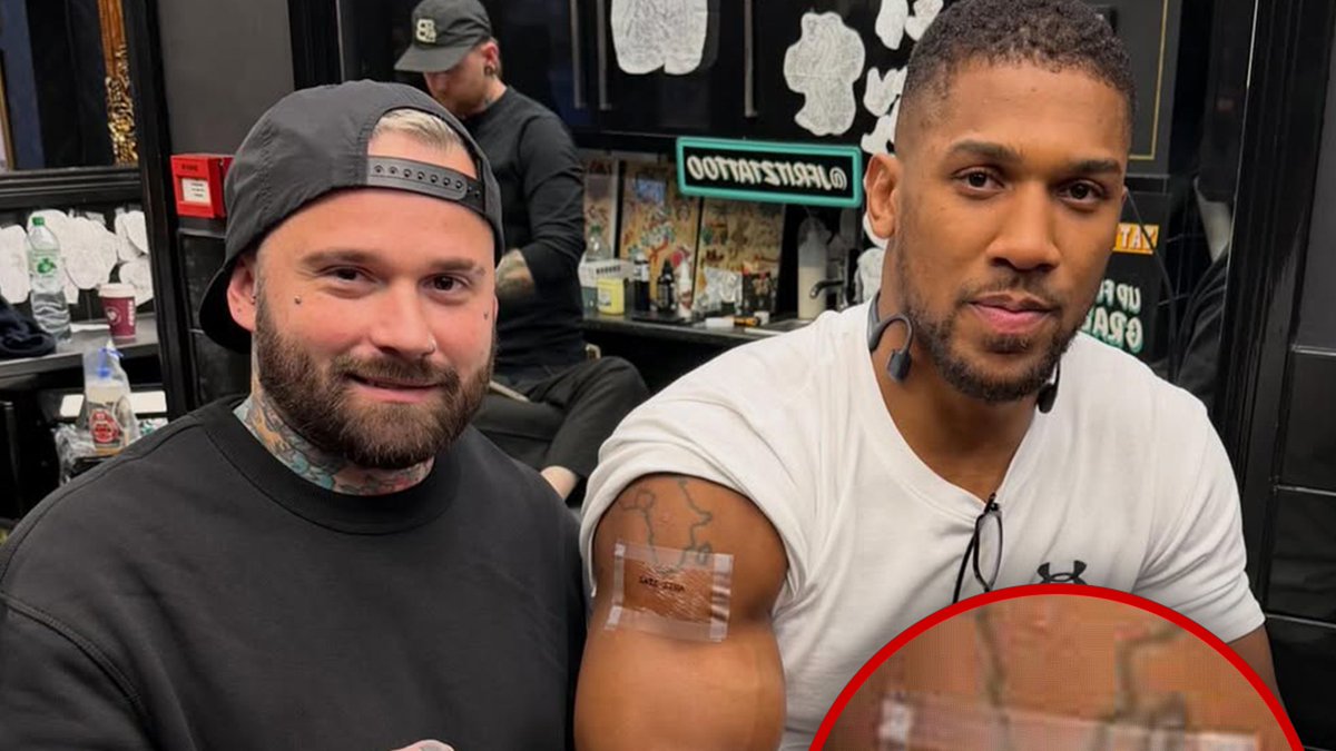 TMZ's tweet photo. Anthony Joshua honors his late friends with Tattoos after the fatal car crash.

Take a look: https://t.co/JK6xPAd6kV https://t.co/UKt3DIKocY