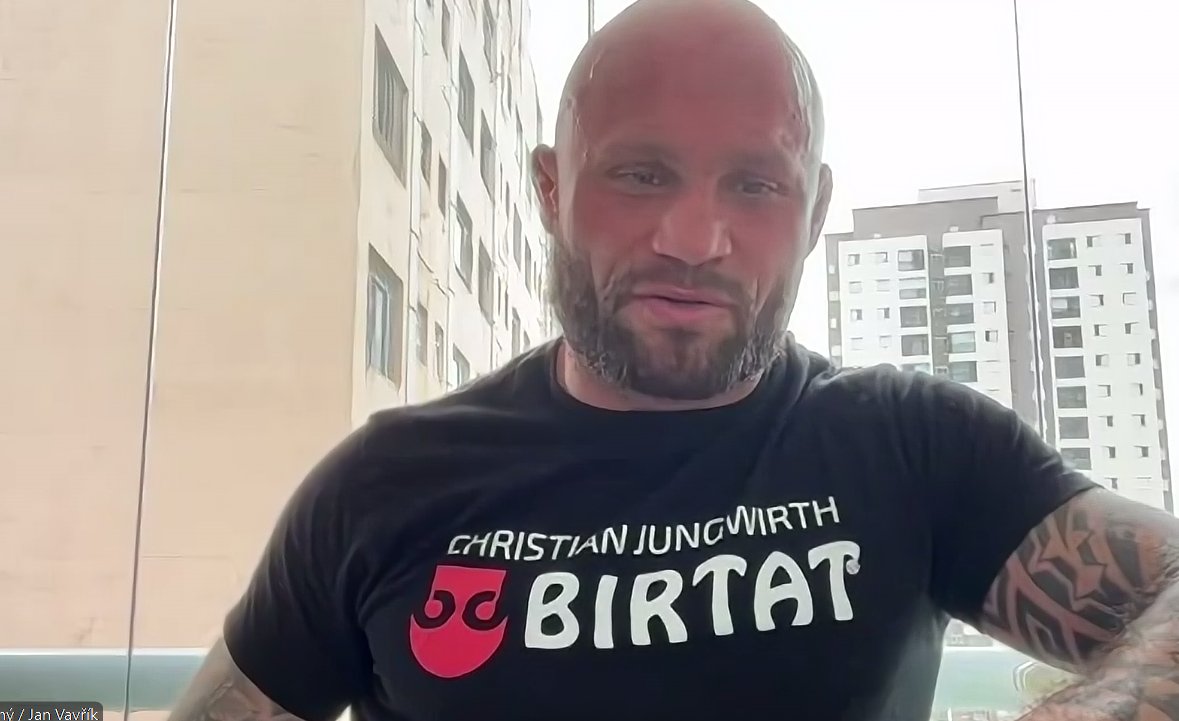 Ciekawa historia pseudonimu rywala Materli: "Nieśmiertelny Celt". W rodzinnej miejscowości Christiana Jungwirtha odkryto osadę Celtów na wzgórzach i to go zainspirowało. Dodatek "nieśmiertelny" zaś, to wynik tego, że podobnie jak Michał Materla, Christina też walczy do końca,