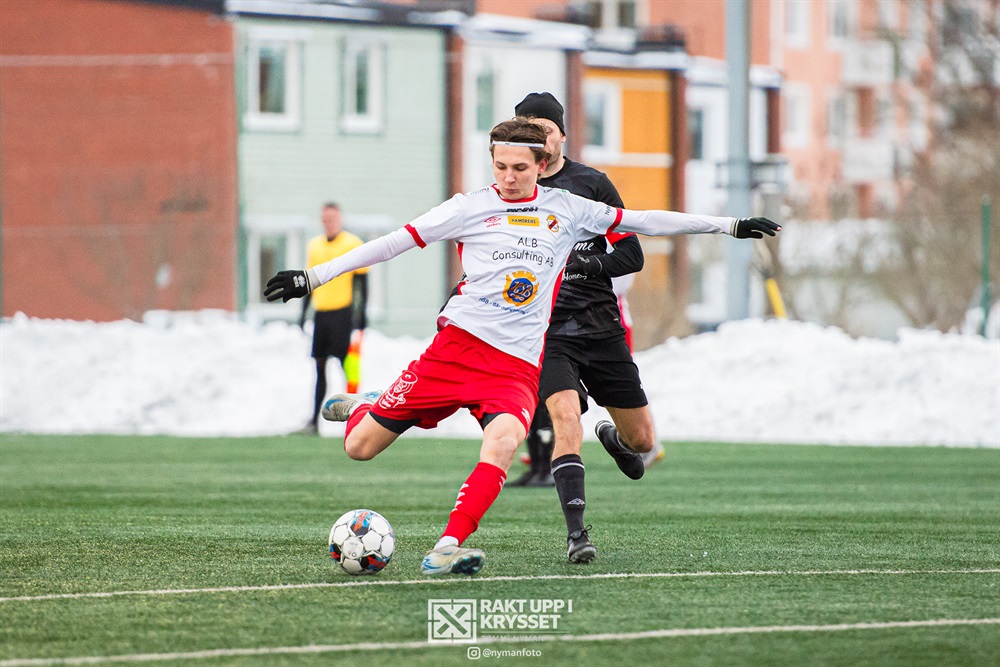 Nyhet TFK Herr -  Mittfältstalang fortsätter i TFK: Foto: Tommi Nyman

Melvin Midtson visade redan under debutsäsongen upp sin oerhörda fotbollstalang. Under 2026 blir han förhoppningsvis en nyckelspelare i Trollhättans FK.

– Vi har ett nytt och… dlvr.it/TQwZ25