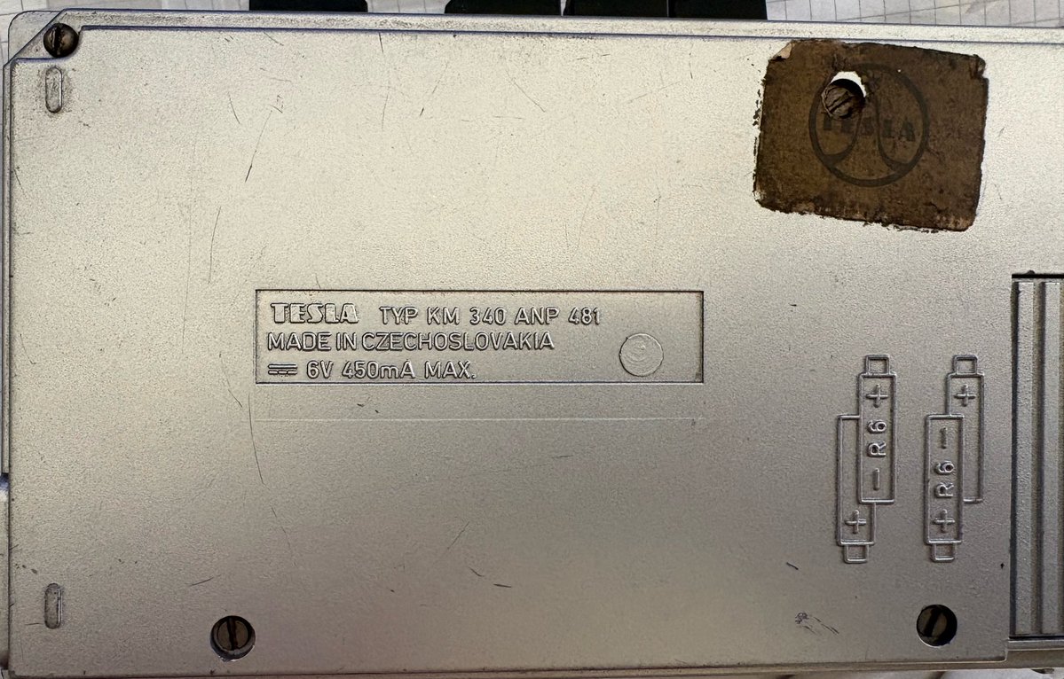 Wiedzieliście, że Tesla robiła kiedyś Walkmeny? 🤡