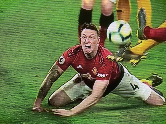 “Half of my career was spent in hospitals.”

Phil Jones joined Manchester United in 2011 with huge expectations.
He made 229 appearances in the red shirt, scoring 6 goals and providing 8 assists. He won 1 Premier League title and 1 Europa League.

But his career was spent more in