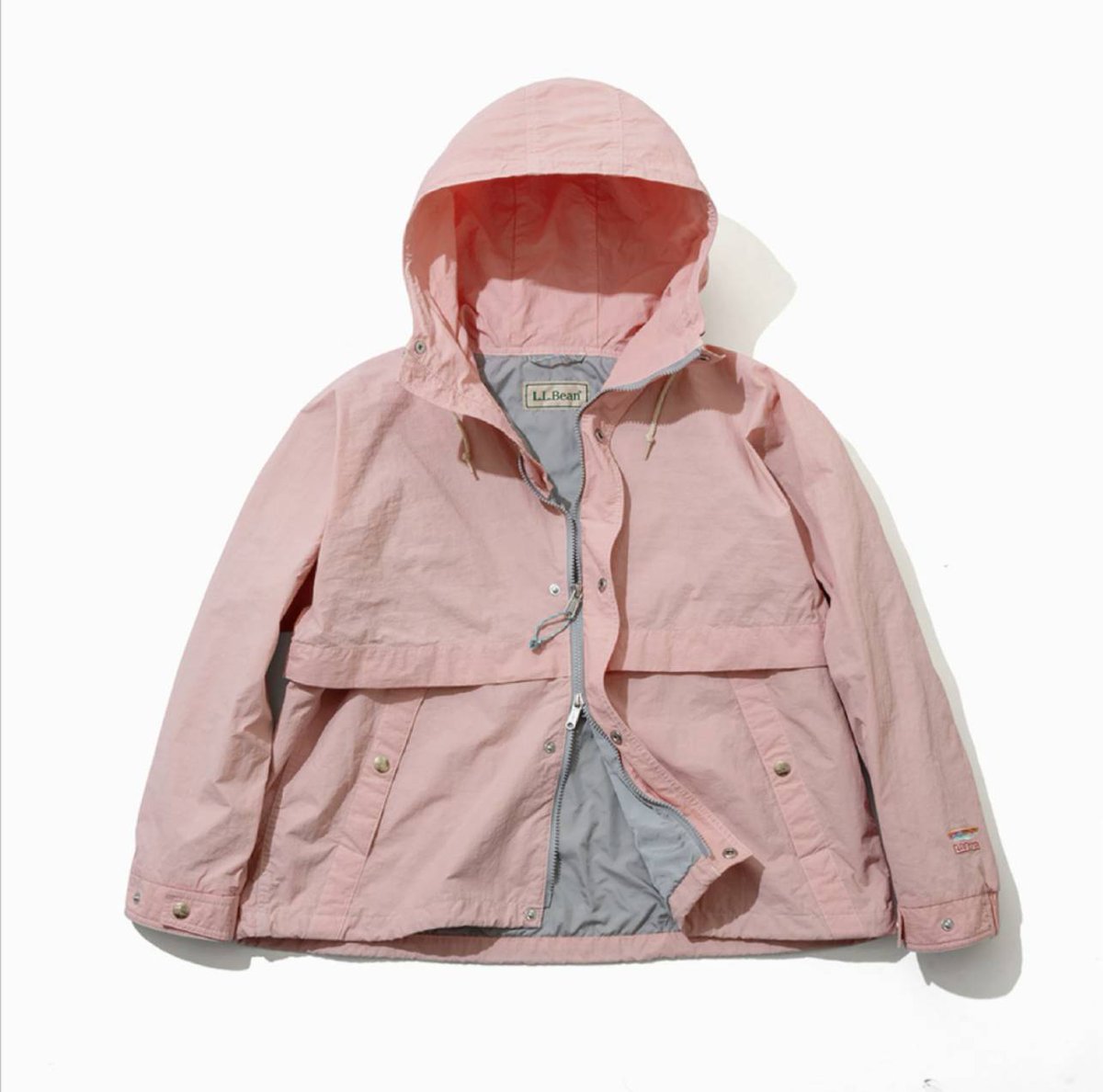 rara213331's tweet photo. ドロストのロゴにファスナーの刻印…L.L.Bean、細部まで可愛すぎて……好き…♡ https://t.co/sVVK7lXZW3