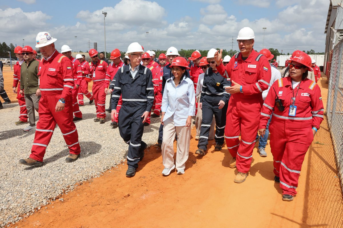 #EnFotos La presidenta encargada de la República Bolivariana de Venezuela, Delcy Rodríguez, y el Secretario de Energía de Estados Unidos, Chris Wright, visitaron las instalaciones de Petro Independencia de la Faja Petrolífera del Orinoco.

Esta visita se dio tras una reunión en