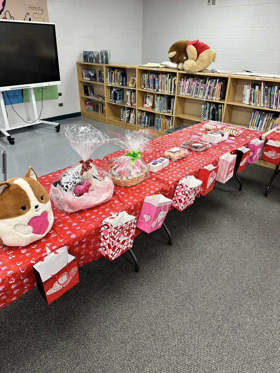 Karena Thompson tweet media