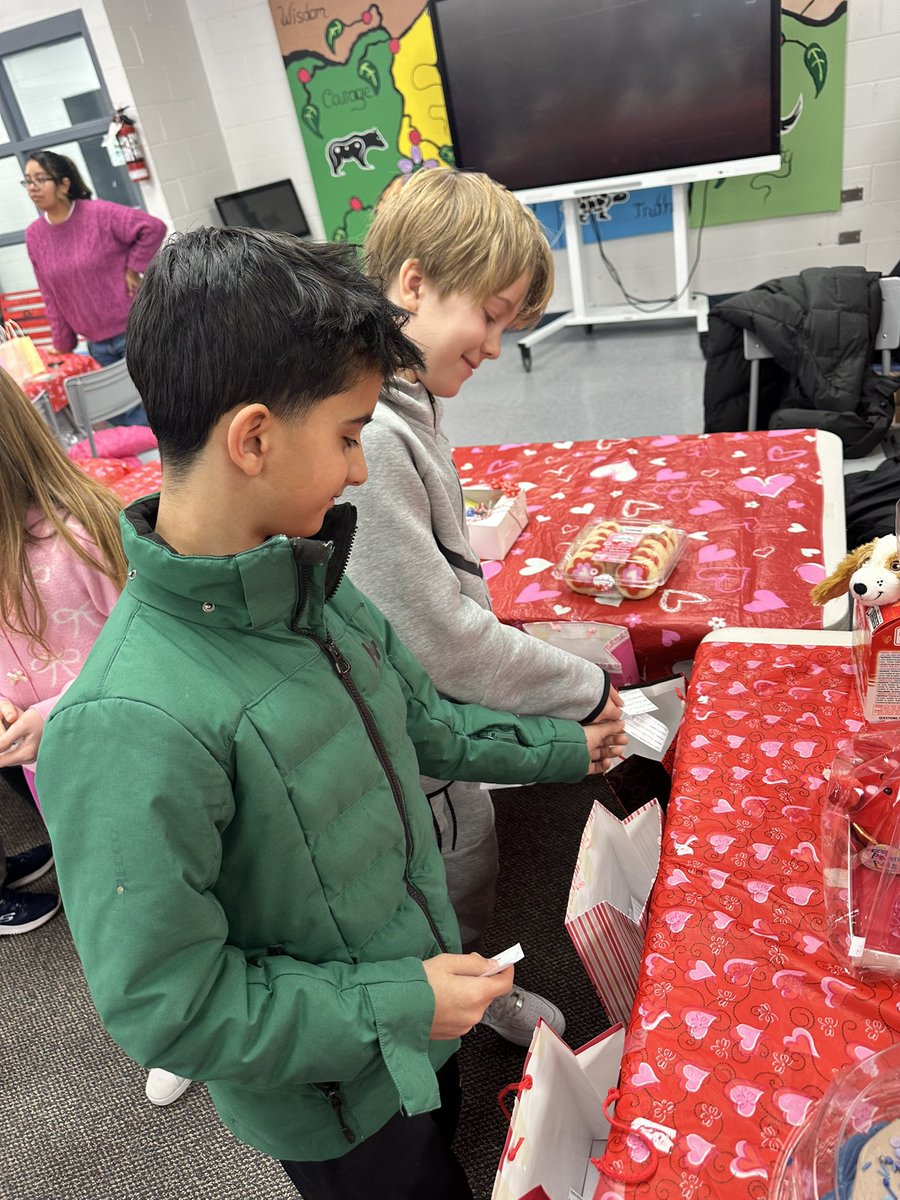 Karena Thompson tweet media