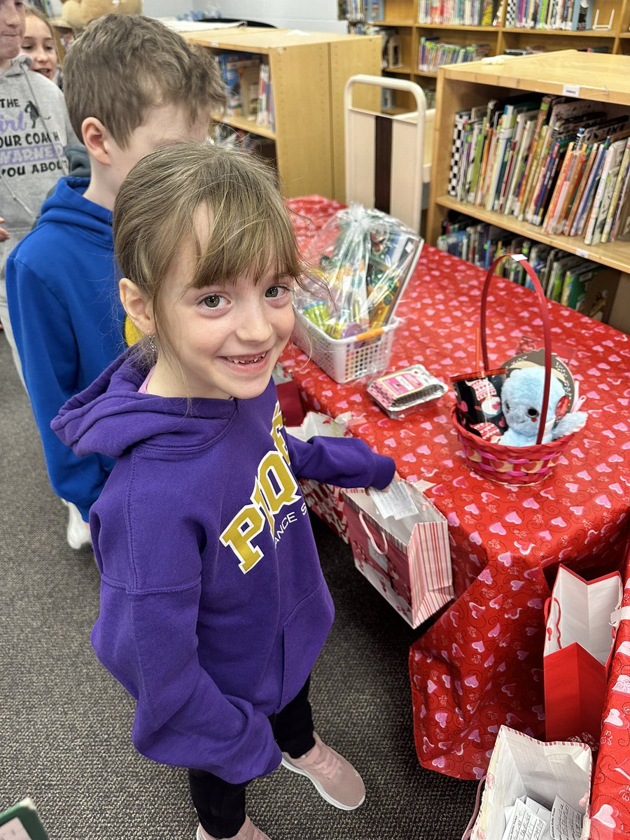 Karena Thompson tweet media