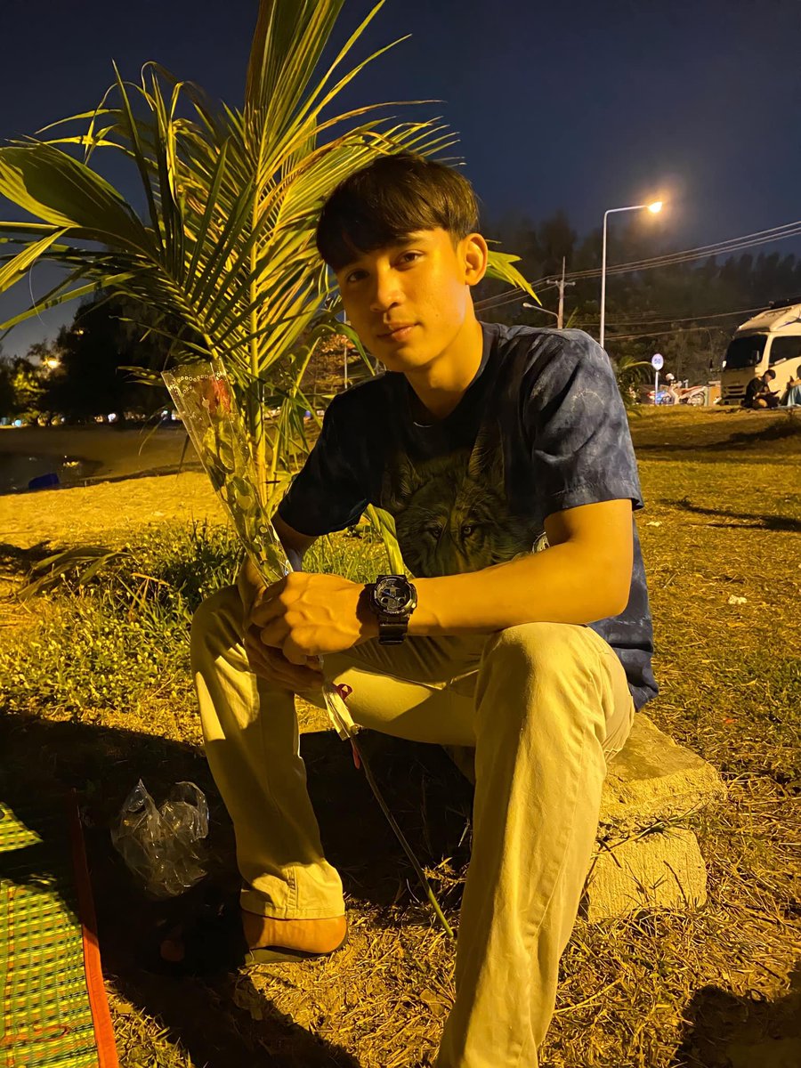 ใกล้ถึงวาเลนไทน์เตรียมดอกไม้ไว้แล้วครับ
 แต่ไม่รู้จะให้ใคร 😳 #มาบยางพร #ปลวกแดง