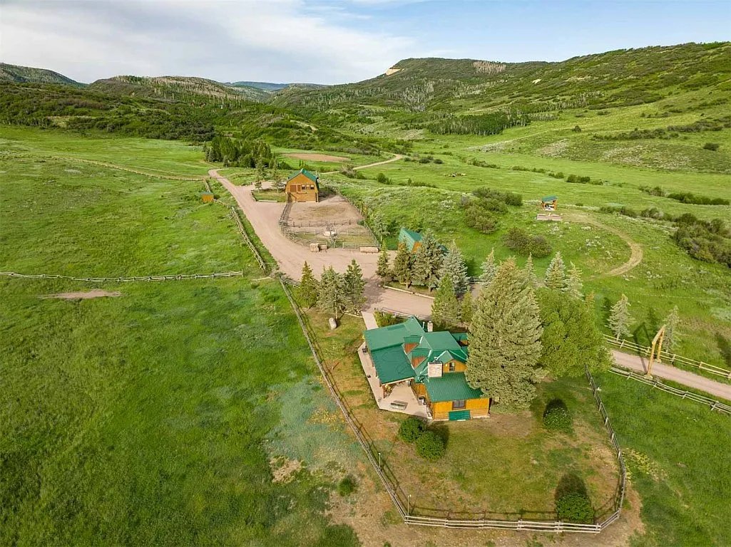 offmarketguys's tweet photo. What's stopping you from buying this 9700 acre ranch in Colorado for $65m with your best friends and escaping the impending AI doom? https://t.co/Y3cjz5u4fo