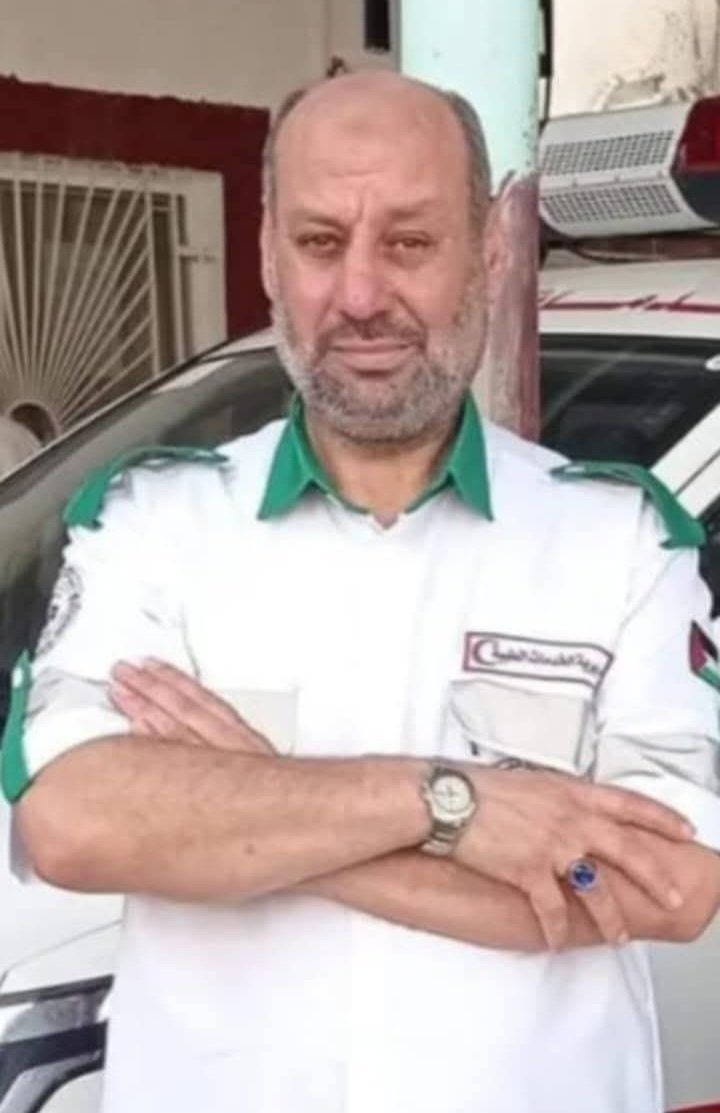 Dr_Muneer1's tweet photo. شهيد الإسعاف خلف القضبان… حاتم ريان

استشهد ضابط الإسعاف حاتم إسماعيل ريان (59 عامًا) داخل سجن “النقب”، بعد أن اعتُقل من داخل مستشفى كمال عدوان خلال الحصار، وهو يواصل أداء واجبه الإنساني رغم تعرّضه لجلطة قبل اعتقاله بأيام.
لم يكن حاتم مقاتلًا في ساحة حرب،
بل كان رجل إسعاف يحمل حقيبة الحياة بين يديه،
يركض نحو الجرحى حين يفرّ الجميع،
ويبحث عن نبضٍ خافت تحت الركام.
في 27/12/2024، اعتُقل من داخل المستشفى،
المكان الذي يفترض أن يكون ملاذًا للإنقاذ،
ليتحوّل من منقذٍ للأرواح إلى رقمٍ في سجل الأسرى.
واليوم، يُعلن عن استشهاده في السجن،
بعد رحلة اعتقال طويلة، في زمنٍ تحوّلت فيه السجون إلى مقابر بطيئة.
حاتم ريان هو واحد من عشرات الأسرى الذين ارتقوا في هذه المرحلة الدامية،
حيث باتت السجون ميدانًا آخر للموت،
تُمارس فيها سياسات التعذيب والتجويع والإهمال الطبي،
ويُحتجز فيها الآلاف دون محاكمة،
في مشهدٍ يناقض كل القوانين الإنسانية.
أيُّ عالمٍ هذا
الذي يصمت على استشهاد رجلٍ كانت مهمته إنقاذ الحياة؟
أيُّ عدالةٍ تُجيز أن يُعتقل مسعفٌ من سرير المرضى،
ثم يُعاد إلى أهله خبرًا عن وفاته؟
لقد رحل حاتم ريان،
لكن صورته ستبقى شاهدًا:
أن من كانوا يضمدون الجراح،
صاروا هم الجرح المفتوح في ضمير الإنسانية.
رحم الله شهيد الإسعاف،
وفكّ أسر نجله معاذ،
وكل الأسرى الذين ينتظرون فجر الحرية خلف القضبان.
🕊️ The Paramedic Who Became a Martyr Behind Bars… Hatem Rayan
Paramedic officer Hatem Ismail Rayan (59) died inside Israel’s Negev prison after being arrested during the siege of Kamal Adwan Hospital, where he had insisted on continuing his humanitarian duty despite suffering a stroke shortly before his arrest.
Hatem was not a fighter on a battlefield.
He was a rescuer —
a man who ran toward the wounded when others ran away,
carrying life in his medical bag.
On December 27, 2024, he was detained from inside the hospital —
a place meant to save lives —
and transformed from a lifesaver into a prisoner number.
Today, his death is announced from behind prison walls,
in a time when detention facilities have become slow-moving graves.
Hatem Rayan is one among dozens of detainees who have died in custody during this devastating period.
Prisons have become another arena of suffering —
marked by allegations of torture, starvation, medical neglect, and prolonged detention without trial.
What kind of world remains silent
when a paramedic dies in prison?
What justice allows a man arrested from a hospital ward
to return to his family only as news of his death?
Hatem Rayan has passed,
but his story remains a testimony:
those who once dressed wounds
have themselves become the open wound
in the conscience of humanity.
May he rest in peace.
May freedom come to his son Muath and to all detainees awaiting justice.