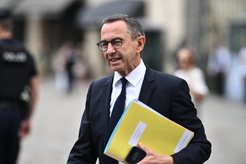 🚨‼️ 🇫🇷 Les premiers éléments du programme de Bruno Retailleau, candidat à l’élection présidentielle :

🗳️ Élargissement du champ du référendum pour contourner les décisions du Conseil constitutionnel.

⚖️ Primauté du droit national sur le droit européen sur certains types de