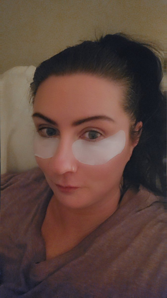 NinNumberTwo's tweet image. Bit of pre footie pampering, I am joined by a Terry's chocolate orange &amp;amp; it's mine because Ninney doesn't share food!!

Come on Gunners 🔴⚪💪🏻
#UTA