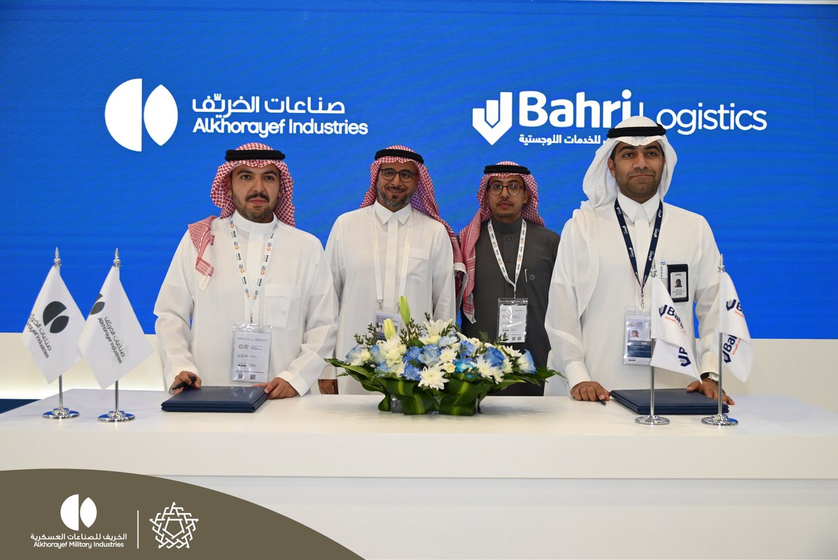 AlKHORAYEFGROUP's tweet image. سعدنا في ختام أعمال مشاركتنا بمعرض الدفاع العالمي #WDS2026 ، بتوقيع اتفاقية تعاون مشترك مع شركة "بحري للخدمات اللوجستية" تهدف إلى تطوير الصناعات العسكرية، وذلك بحضور نائب رئيس مجلس إدارة صناعات الخريّف المهندس عبدالعزيز الخريّف.
#مستقبل_التكامل_الدفاعي
#WDS2026