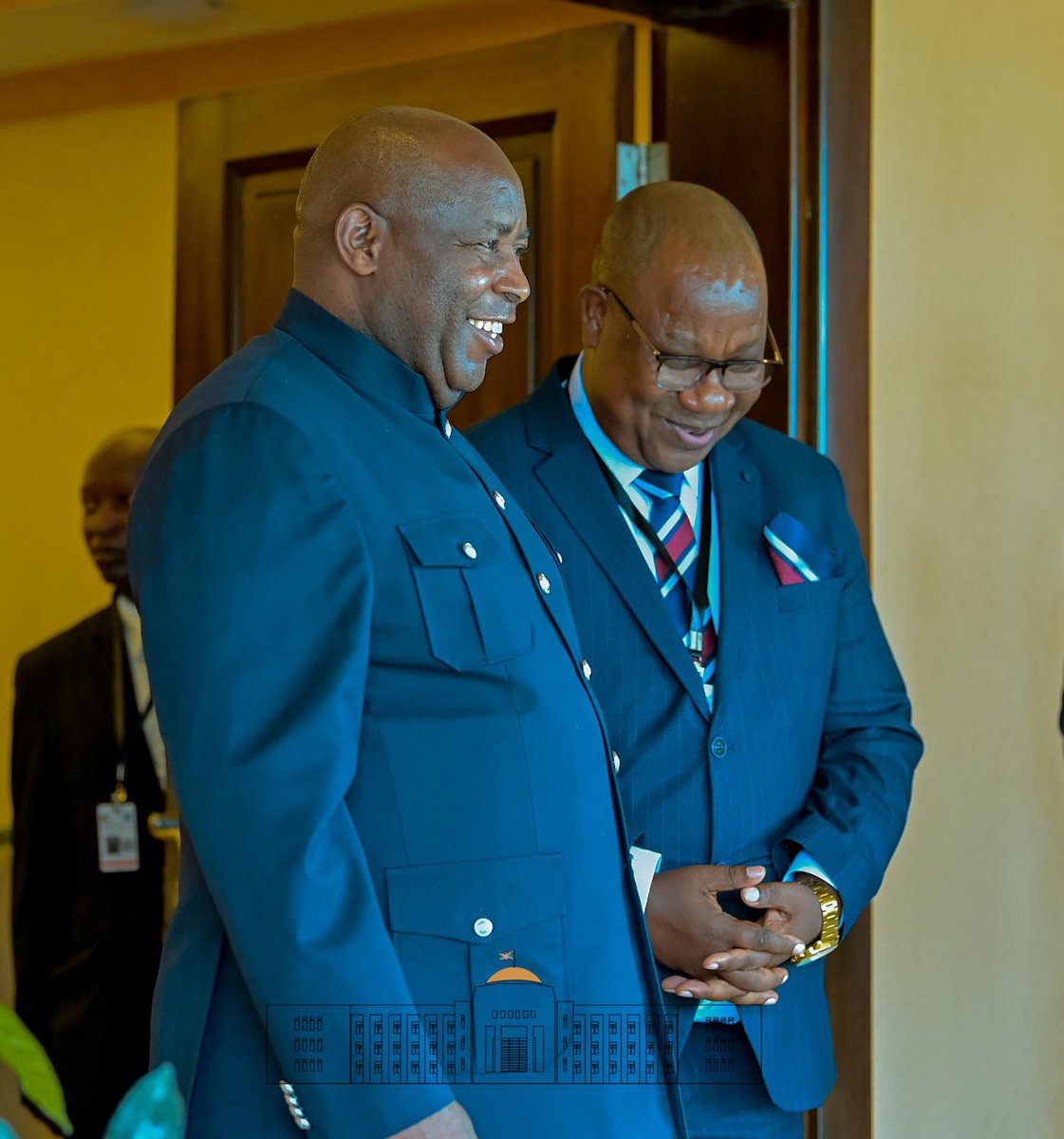 DIASPORANDUNDI's tweet photo. En matière de paix et de sécurité, le Président Ndayishimiye est un fervent défenseur des mécanismes de médiation continentaux. Récemment nommé Envoyé spécial de l'Union Africaine pour le Sahel, sa mission consiste à renforcer le dialogue et à restaurer la stabilité... (4) https://t.co/Iu6iG1xvIP