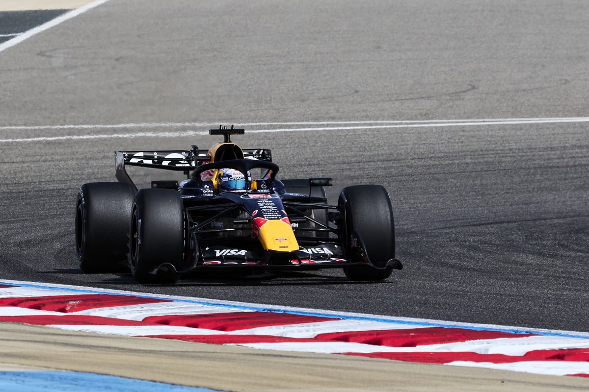El sábado pasado con <a href="/roldanrodriguez/">Roldán Rodríguez</a> dijimos que <a href="/alo_oficial/">Fernando Alonso</a> podría ganarle a <a href="/Max33Verstappen/">Max Verstappen</a> en estos coches del 26, pero que en el 25 el ganador sería el holandés. Éstea caba de comparar la @f1 con la <a href="/FIAFormulaE/">Formula E</a> La esencia de la competición se ha diluido buscando la nada