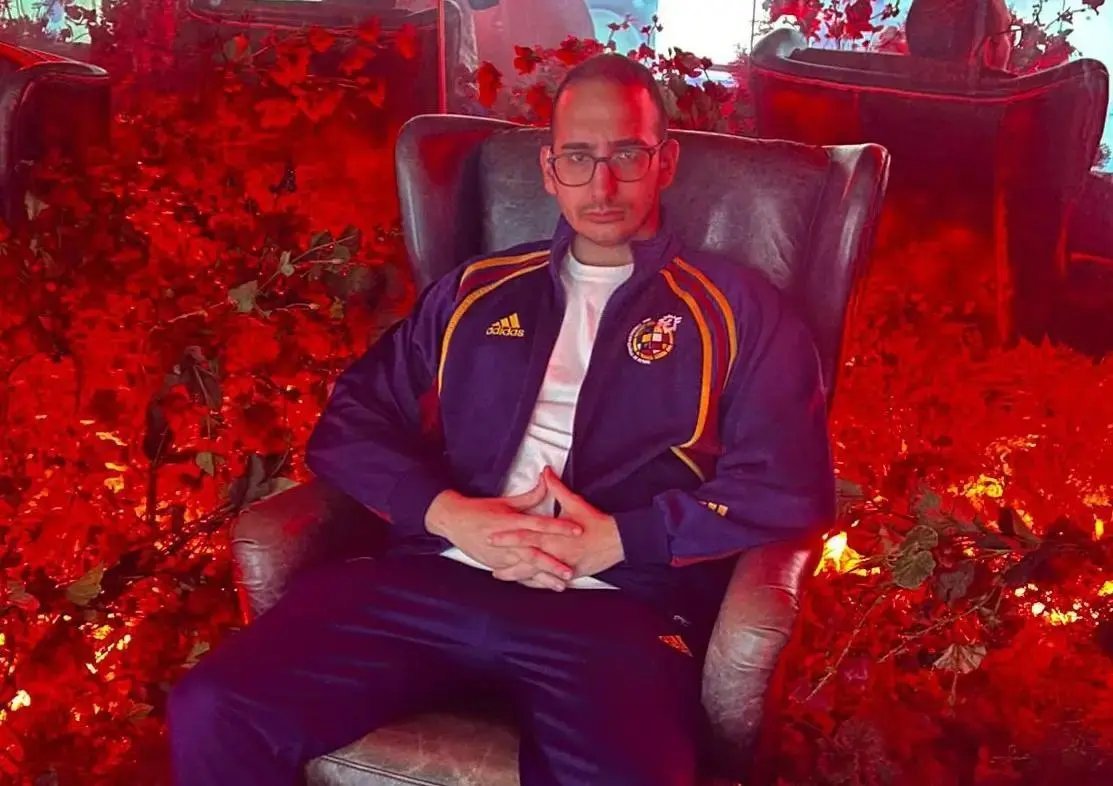 Random Follower tweet media