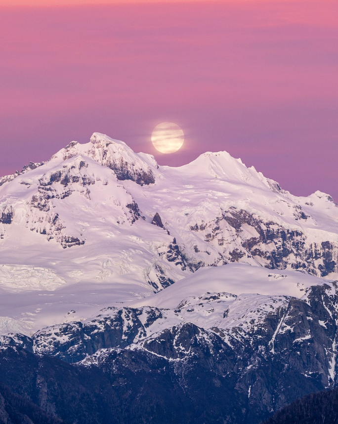 Cerro Tronador 💙 Luna llena en Bariloche
Ph popritkinphoto