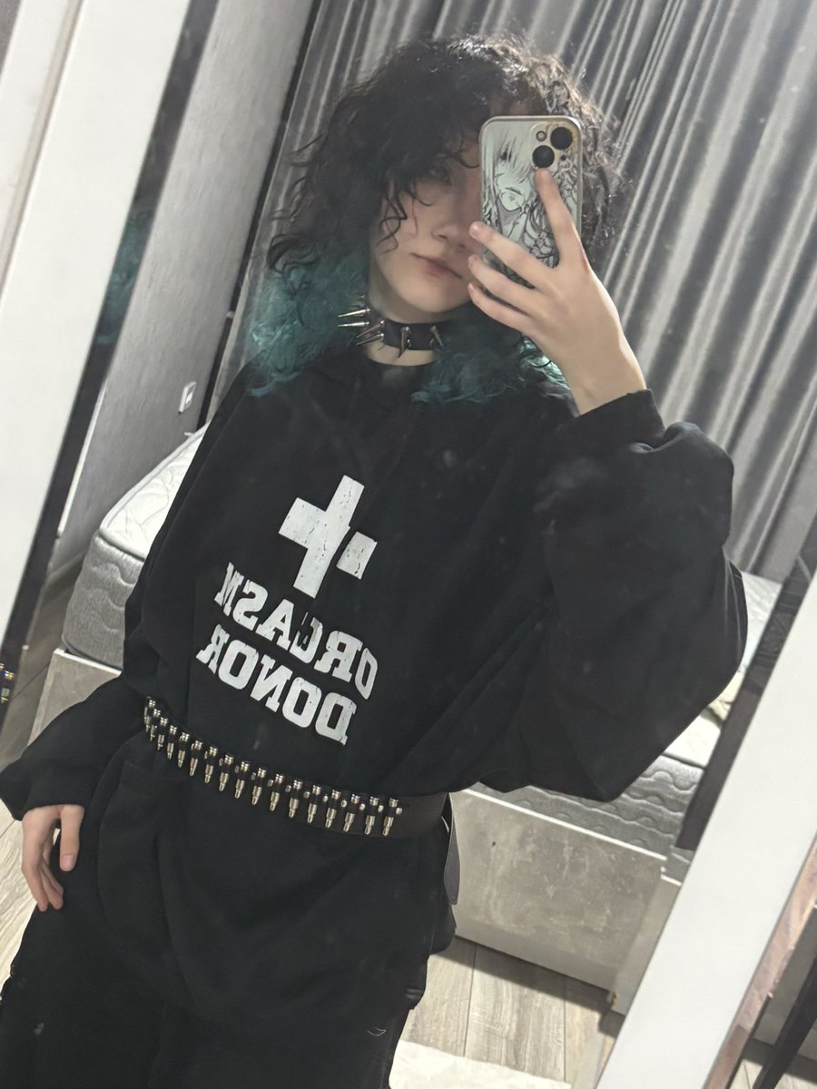 бля скучаю по себе с не каре 
ебучие Байлеры заставили постричься мрази.