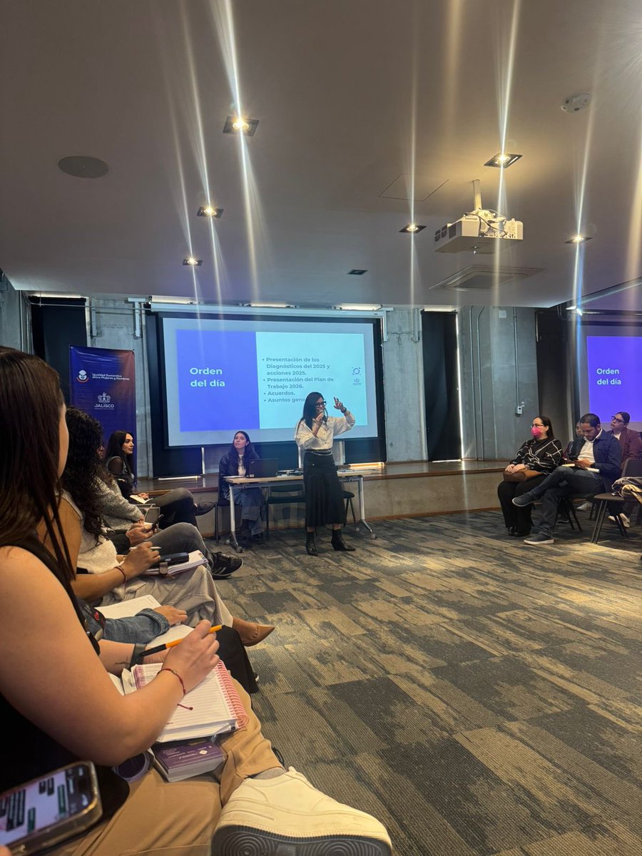 Acudimos al Encuentro de Enlaces de las Unidades de Igualdad convocado por <a href="/IgualdadJalisco/">Sría. Igualdad Sustantiva entre Mujeres y Hombres</a>,  donde se habló de acciones para 2026.

#AlEstiloJalisco reafirmamos nuestro compromiso con la igualdad sustantiva, la no discriminación y espacios laborales más justos e incluyentes.