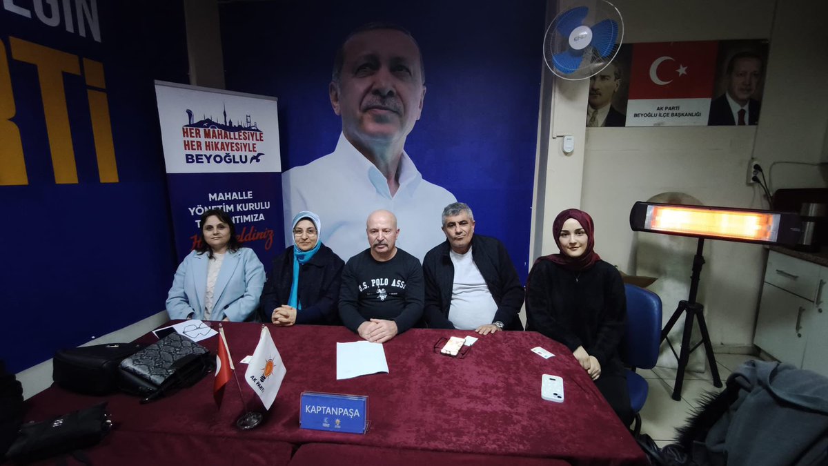 📍Her Mahallesiyle Beyoğlu 

Kaptanpaşa Mahalle Yönetim Kurulu Toplantımızı; Mahalle Başkanımız Ahmet Remzi Taban öncülüğünde, İlçe Başkan Yardımcımız Selma Kan, Yönetim Kurulu Üyelerimiz Sema İncirkuş ve Şenel Özpınar ile Meclis Üyemiz Saliha Tokgöz’ün katılımıyla