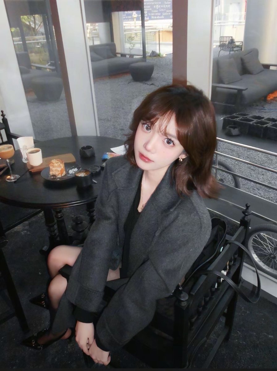 【骚货自曝】喜欢被陌生男人视奸合照的小骚货青青 23岁 喜欢大肉棒，对长度自信的来找她