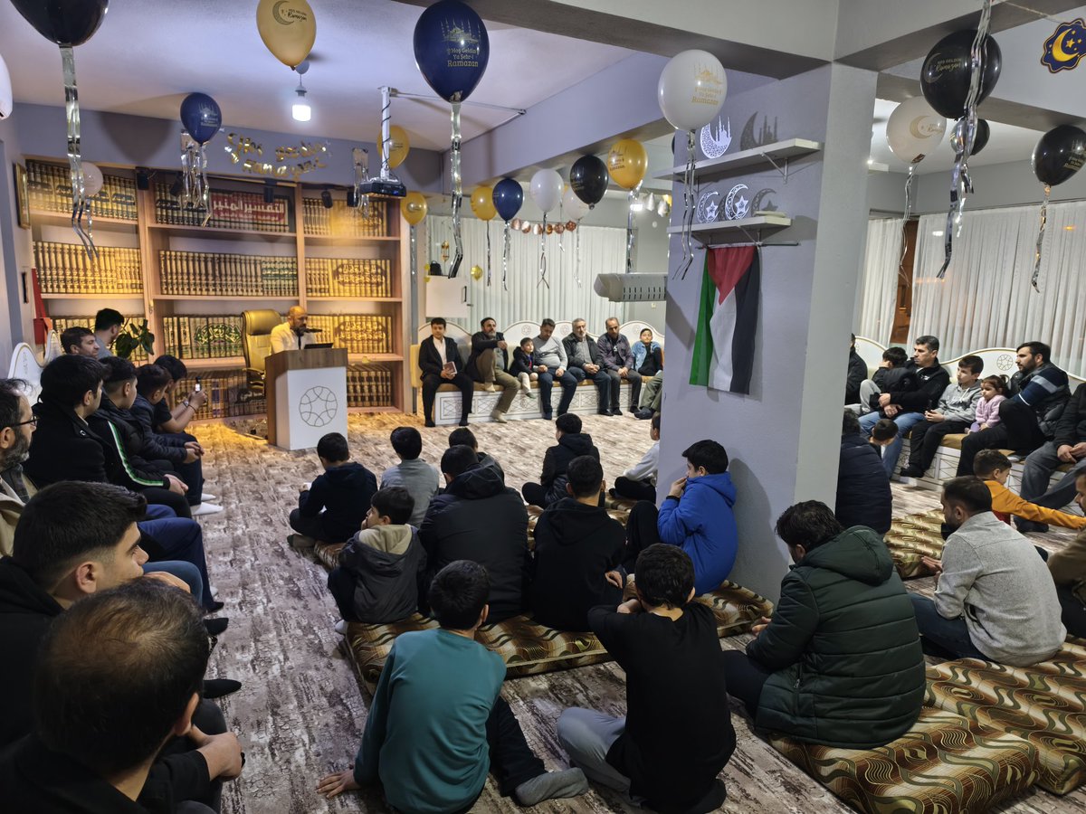 Psevdalilarigrs's tweet photo. Bugün derneğimizde Ramazan’a hazırlık programımızı büyük bir heyecanla  gerçekleştirdik.
Kur’an-ı Kerim tilavetiyle başladık. Sohbet, İlahiler ve çocuk grubumuzun Ramazan’a dair birbirinden güzel sunum ve şiirleri gönüllerimizi ısıttı.
Emeği geçen herkese gönülden teşekkürler... https://t.co/LKlWQCck3Y