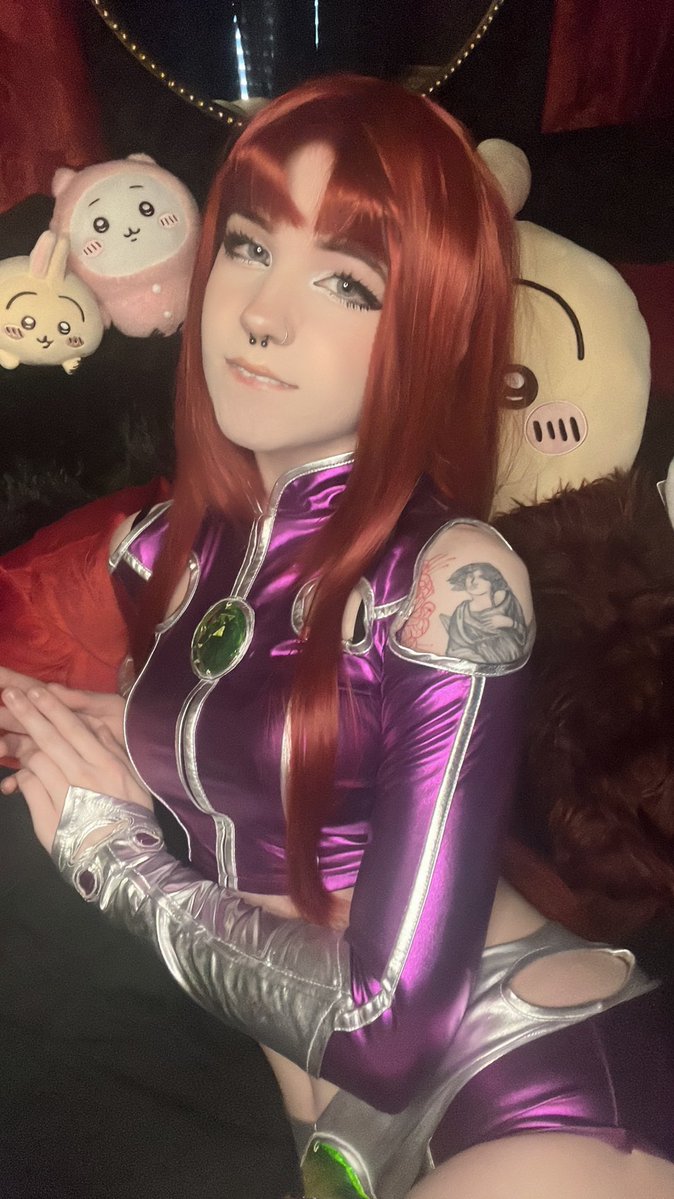 Starfire says “HELLO!!!!”